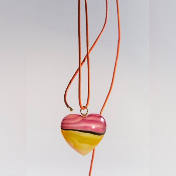 ❤️❤️Zara Heart Resin Necklace❤️❤️ - Picture 2 of 6